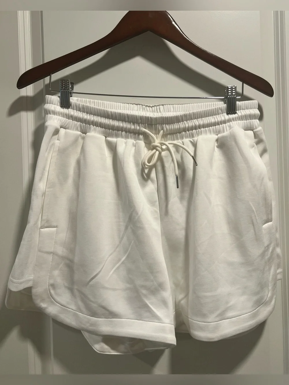 Katydid Women’s White Zip Pullover and Shorts Set Size L NWT
